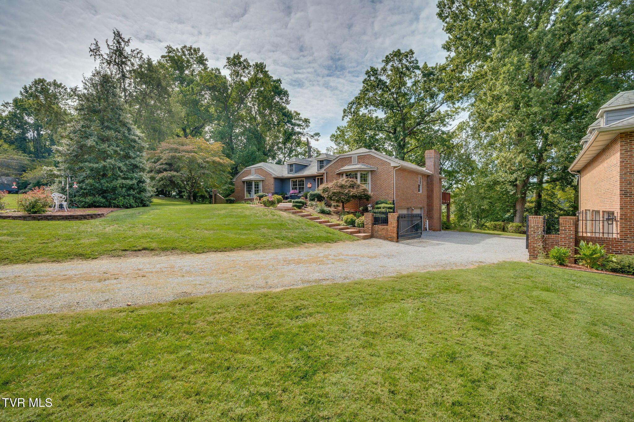 137 River Road Johnson City, TN 37601 - Photo 2 of 54 002