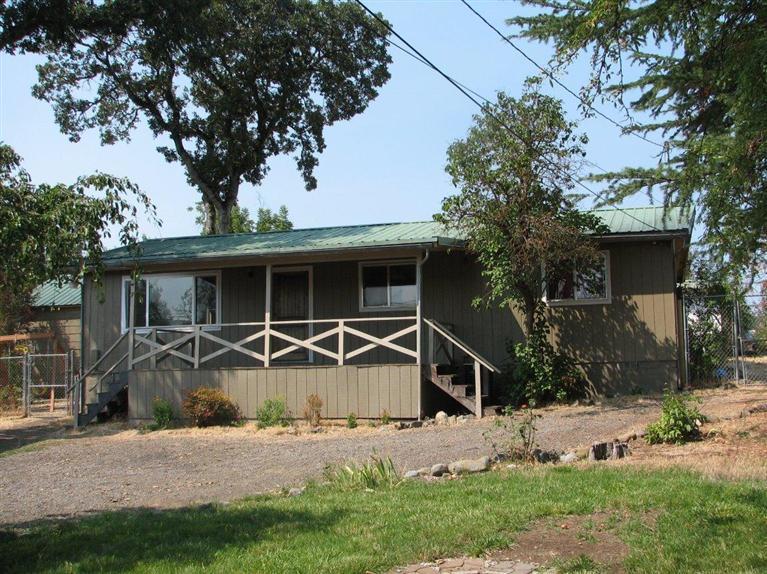 161 East Gregory Road Central Point, OR 97502 - Photo 1 of 23 Primary Photo