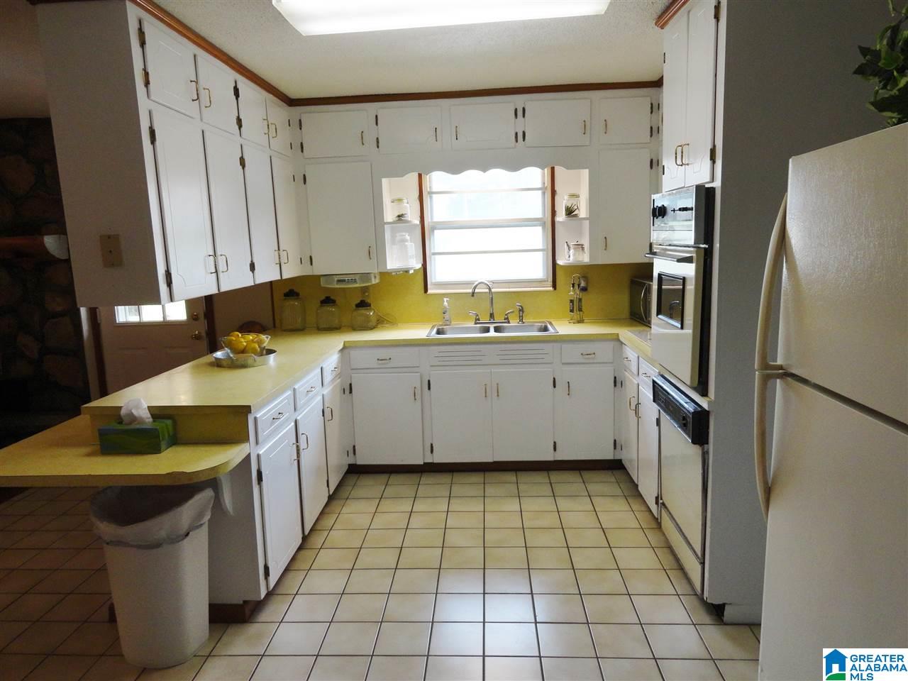1017 Treehaven Drive Adamsville, AL 35005 - Photo 11 of 38