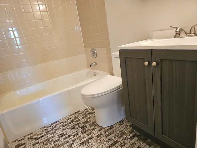 $1,850 | 9870 Cordoba Court, Unit 2B, Orland Park, IL 60462