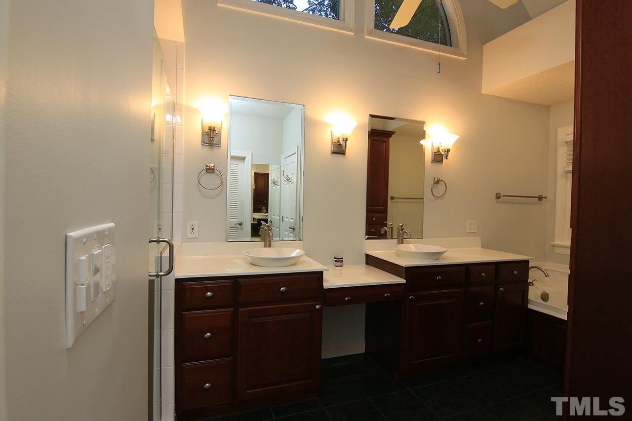 12101 Warwickshire Way Raleigh, NC 27613 - Photo 11 of 25