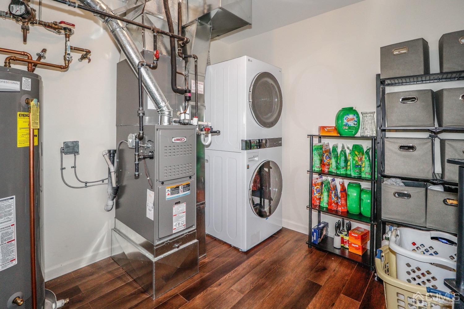 8 Prestwick Way Edison, NJ 08820 - Photo 14 of 27 a utility room with dryer and washer