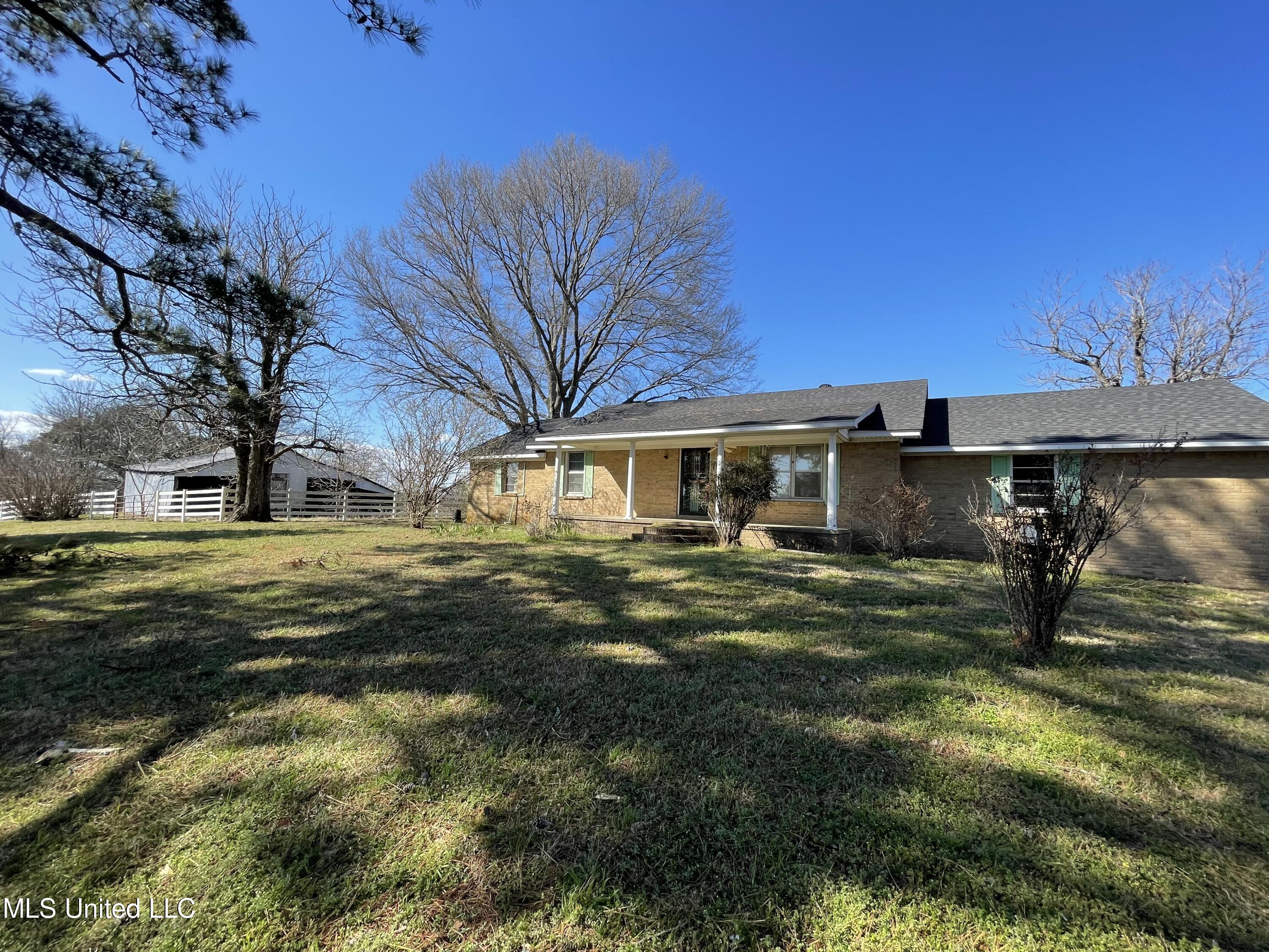 2127 Evansville Road Sarah, MS 38665 - Photo 3 of 28 D2F790AA-4A57-4FFF-8E09-53CC62E12102