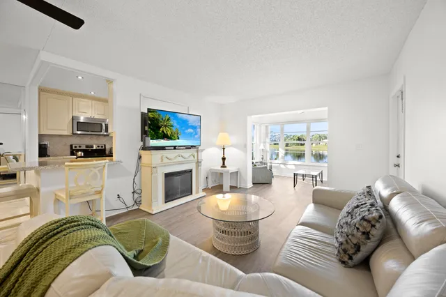 $179,000 | 14604 Canalview Drive, Unit B, Delray Beach, FL 33484