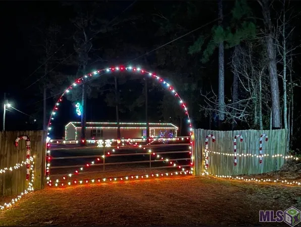 $299,000 | 401 Montgomery Road Southwest, Summit, MS 39666
