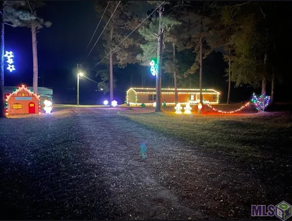 $299,000 | 401 Montgomery Road Southwest, Summit, MS 39666