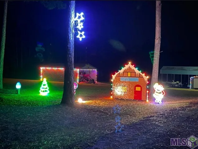 $320,000 | 401 Montgomery Road Southwest, Summit, MS 39666