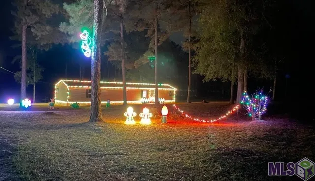 $320,000 | 401 Montgomery Road Southwest, Summit, MS 39666