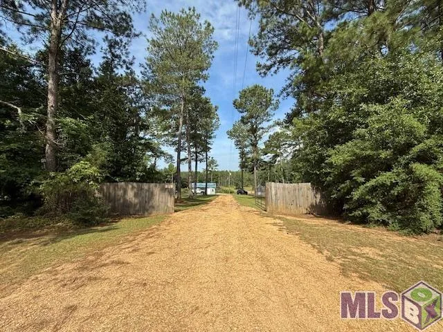 $320,000 | 401 Montgomery Road Southwest, Summit, MS 39666