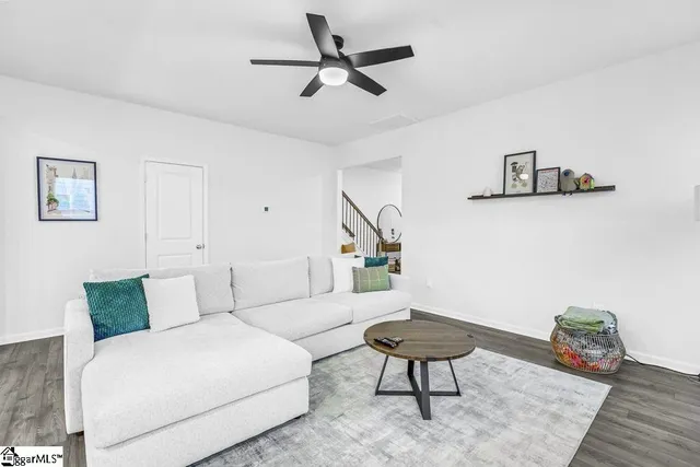 $1,900 | 329 Hartland Place, Simpsonville, SC 29680