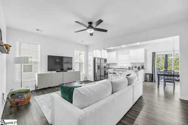 $1,900 | 329 Hartland Place, Simpsonville, SC 29680