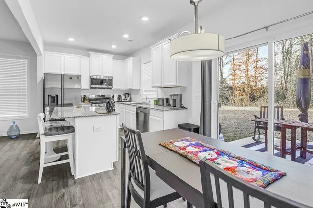 $1,900 | 329 Hartland Place, Simpsonville, SC 29680