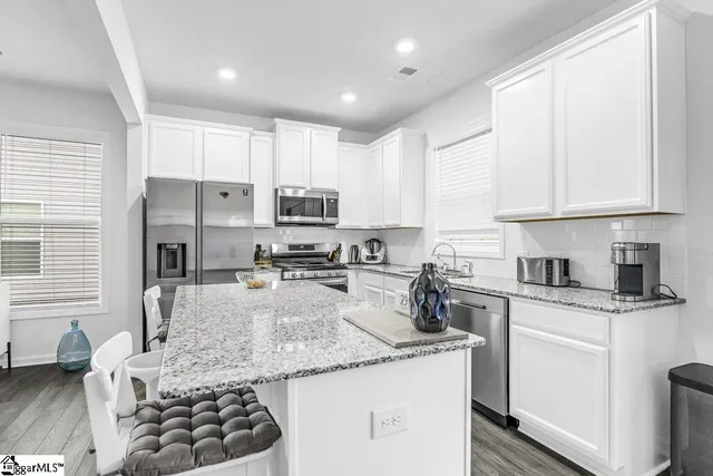 $1,900 | 329 Hartland Place, Simpsonville, SC 29680