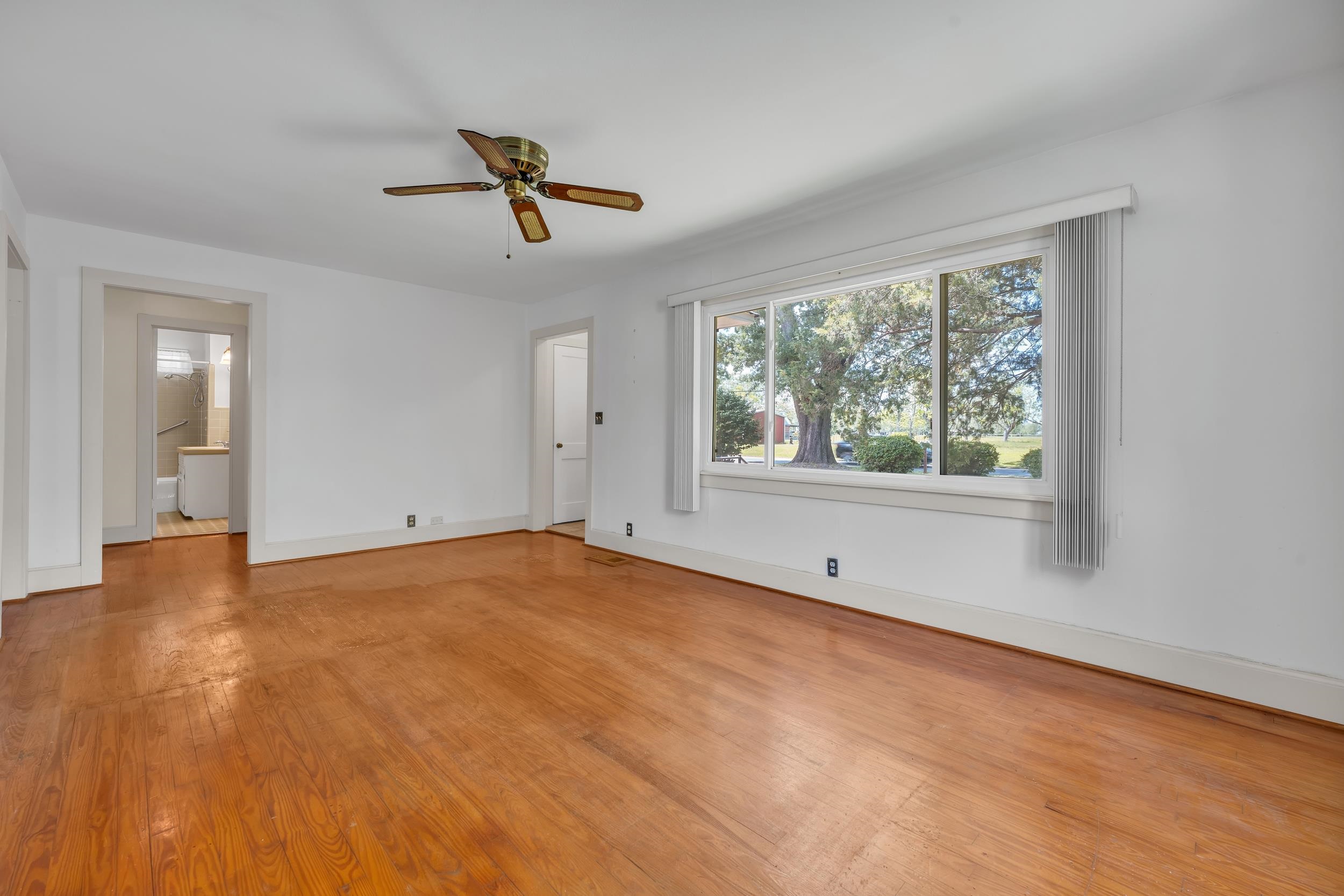 605 South Cedar Street Foley, AL 36535 - Photo 5 of 44 Living room 3rd view