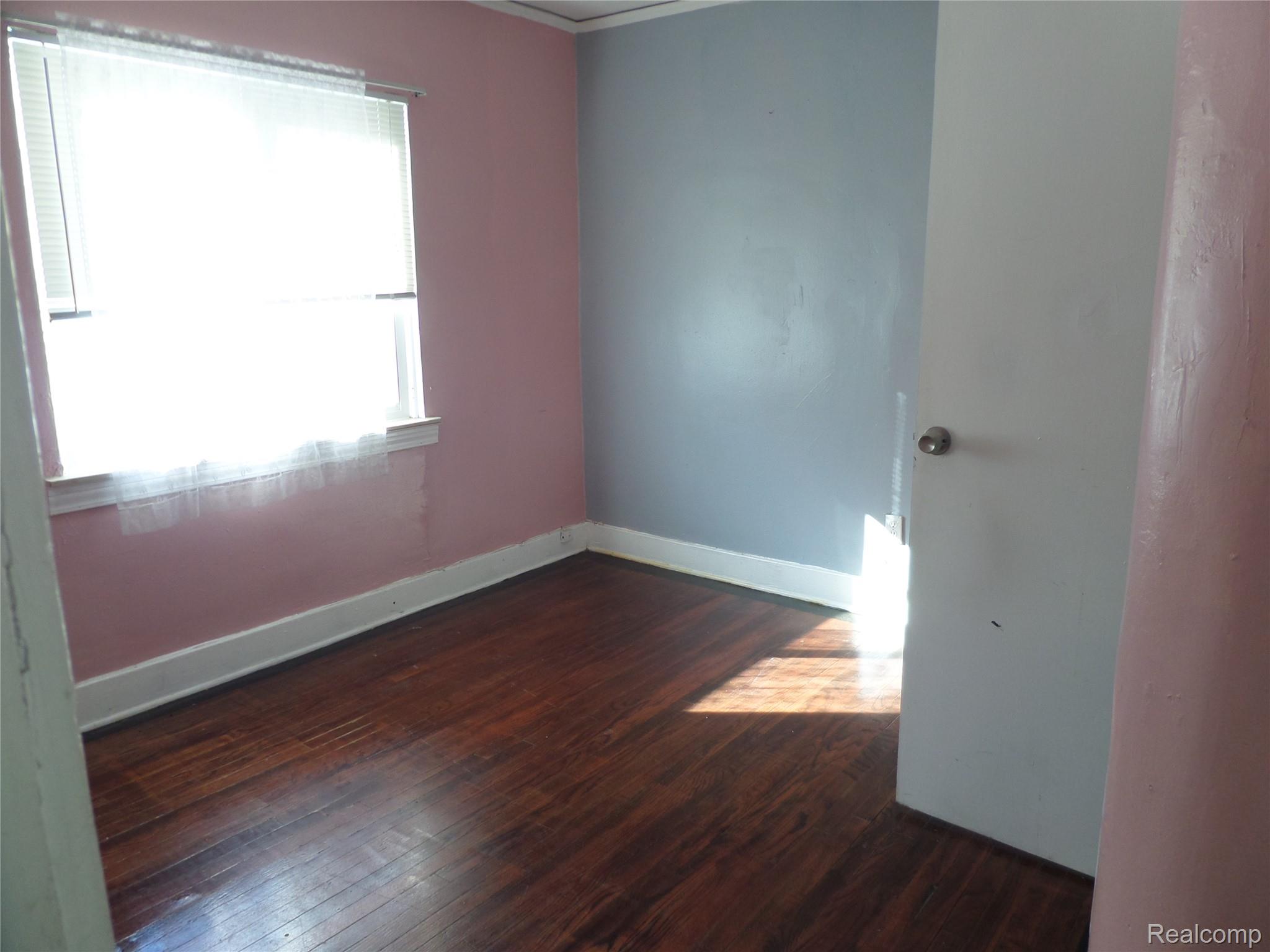 384 Perry Street Pontiac, MI 48342 - Photo 15 of 28 Unit 3 Spare room with dark wood-type flooring and baseboards