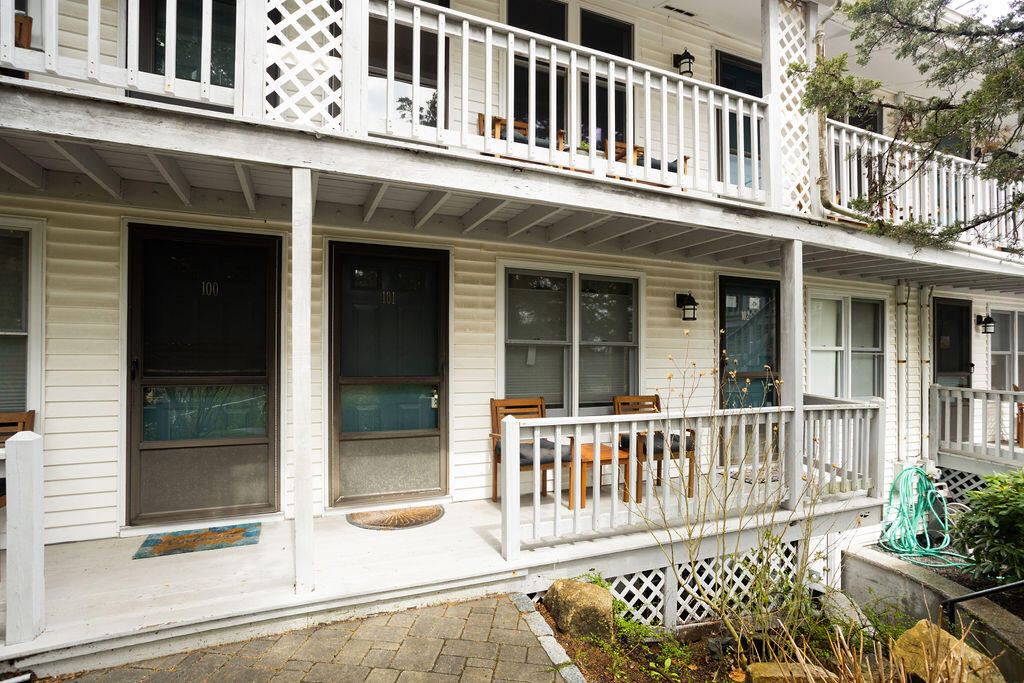 62 Pine Hill Road South, Unit 101 Ogunquit, ME 03907 - Photo 3 of 25 62 Pine Hill S, Unit 101