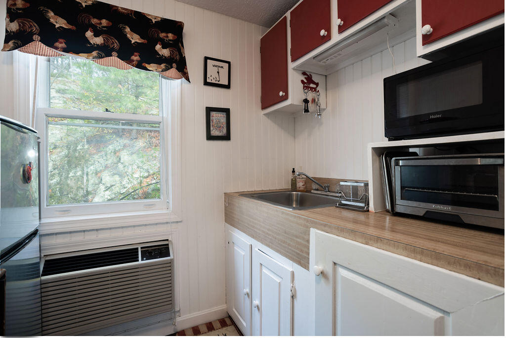 62 Pine Hill Road South, Unit 101 Ogunquit, ME 03907 - Photo 5 of 25 62 Pine Hill S, Unit 101