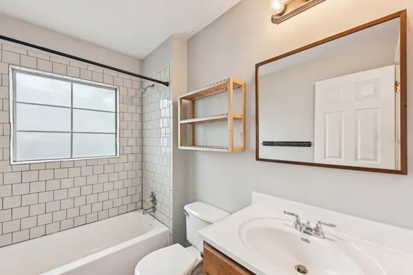 $2,950 | 903 Chote Avenue, Austin, TX 78702