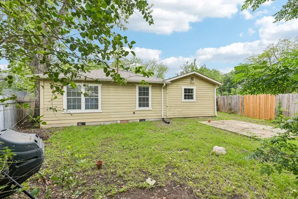 $2,950 | 903 Chote Avenue, Austin, TX 78702