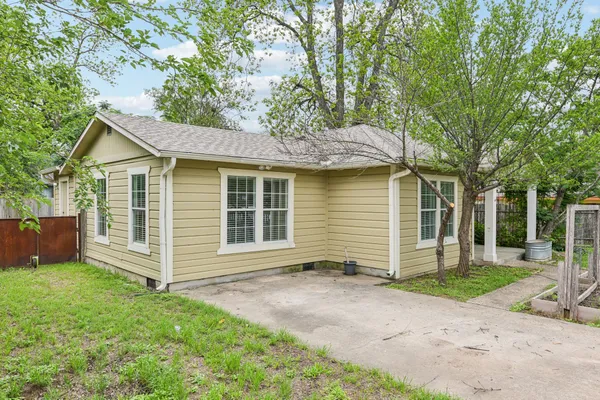 $2,950 | 903 Chote Avenue, Austin, TX 78702
