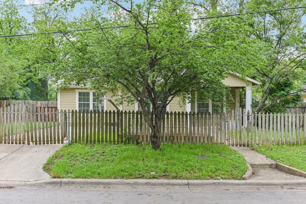 $2,950 | 903 Chote Avenue, Austin, TX 78702