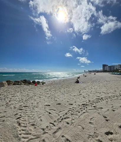 $2,000 | 2899 Collins Avenue, Unit 410, Miami Beach, FL 33140