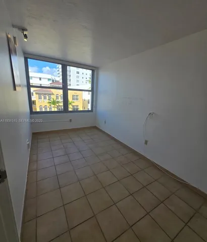 $1,950 | 2899 Collins Avenue, Unit 410, Miami Beach, FL 33140