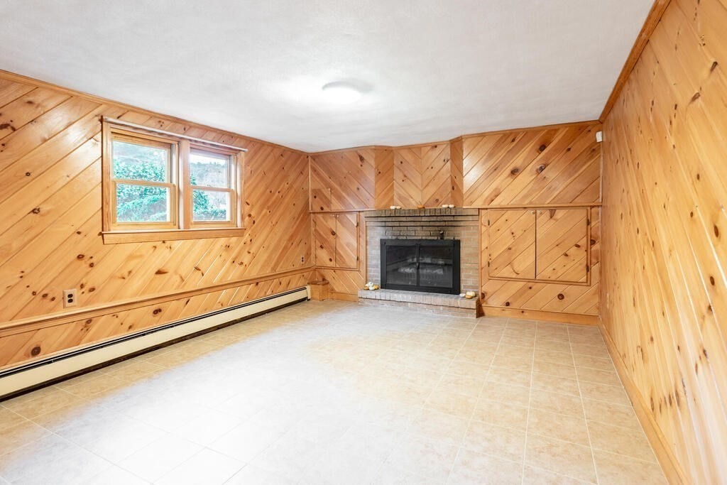 11 Augustus Road Lexington, MA 02421 - Photo 22 of 31 an empty room with windows