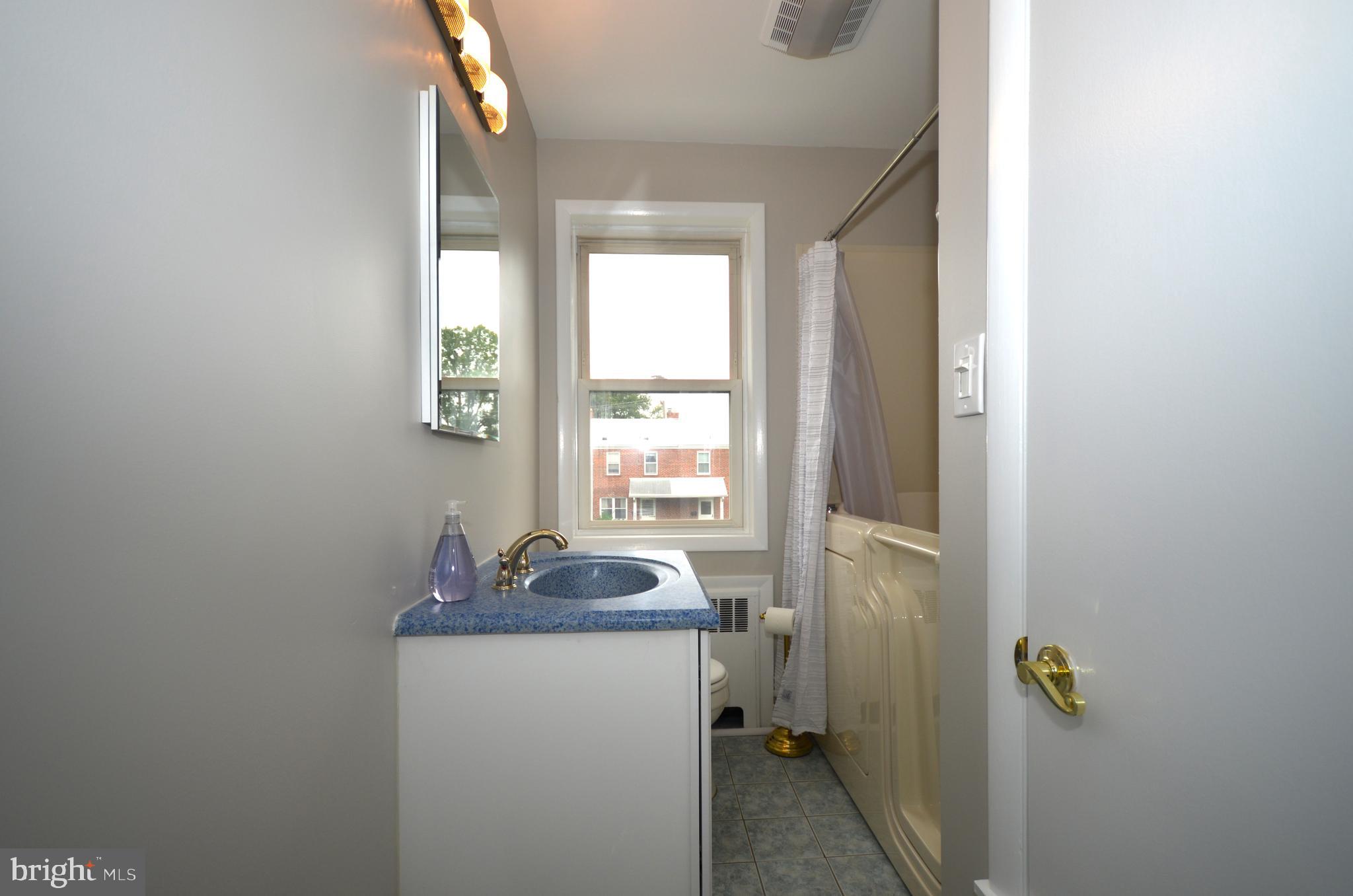 8508 Willow Oak Road Baltimore, MD 21234 - Photo 20 of 29 Upper level bathroom