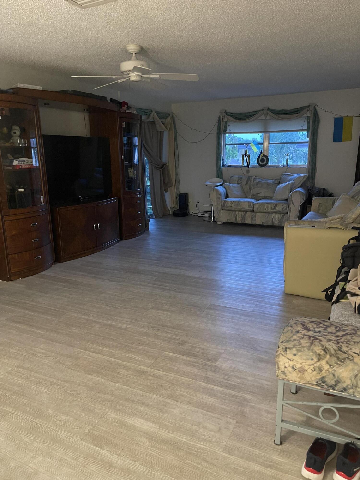 22735 Southwest 66th Avenue Boca Raton, FL 33428 - Photo 5 of 20 IMG_9371 (1)
