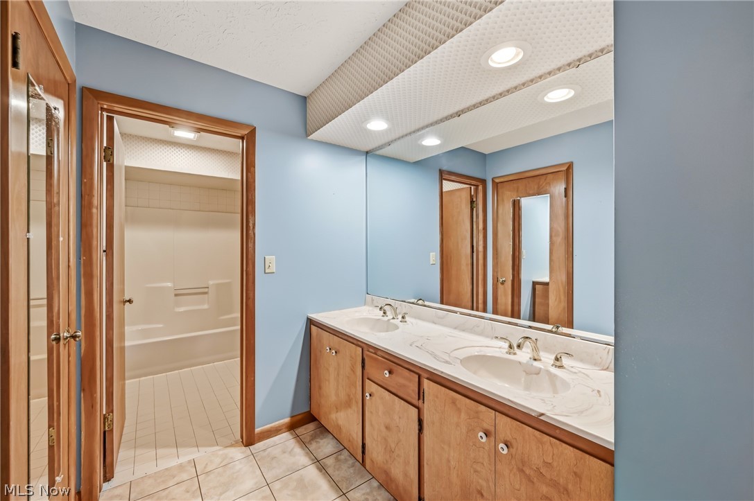 13689 Beard Road New Springfield, OH 44443 - Photo 29 of 48 First floor bathroom