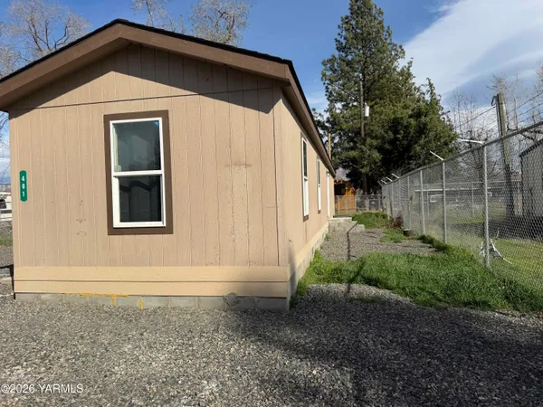$160,000 | 481 1st Street, White Swan, WA 98952