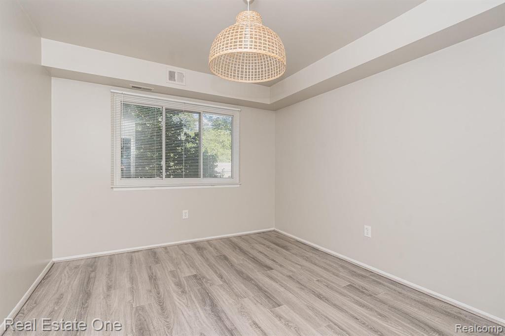 1677 Riverside Drive, Unit 16 Rochester Hills, MI 48309 - Photo 17 of 31