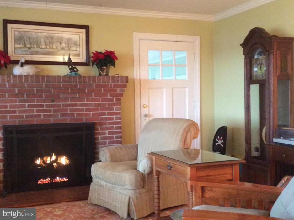 5534 Cassons Neck Road Cambridge, MD 21613 - Photo 15 of 30 Living Room