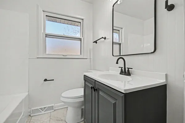 $349,900 | 750 Duncan Drive, Aurora, IL 60506