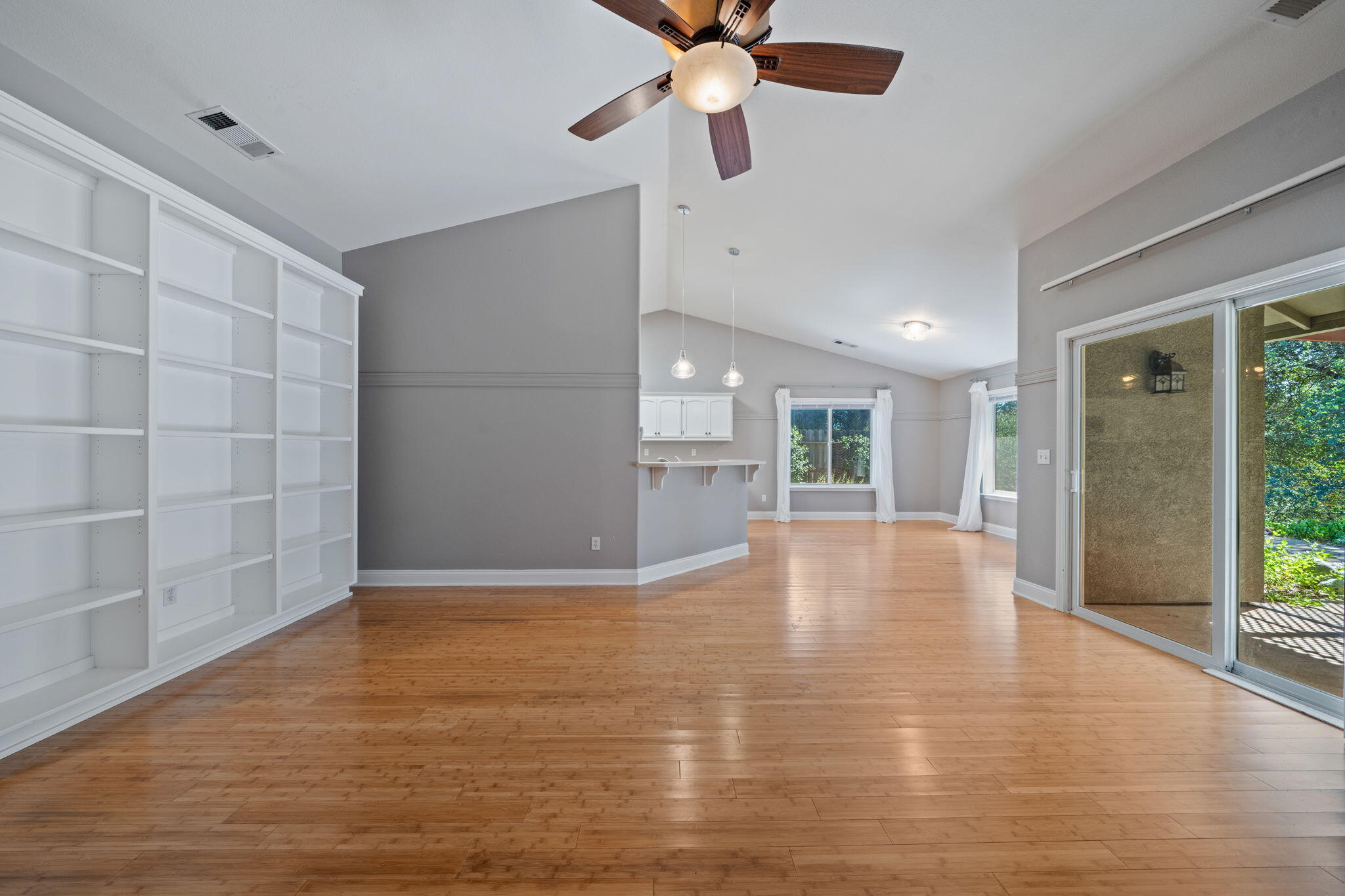 3790 Indio Way Redding, CA 96002 - Photo 5 of 51 Large living area