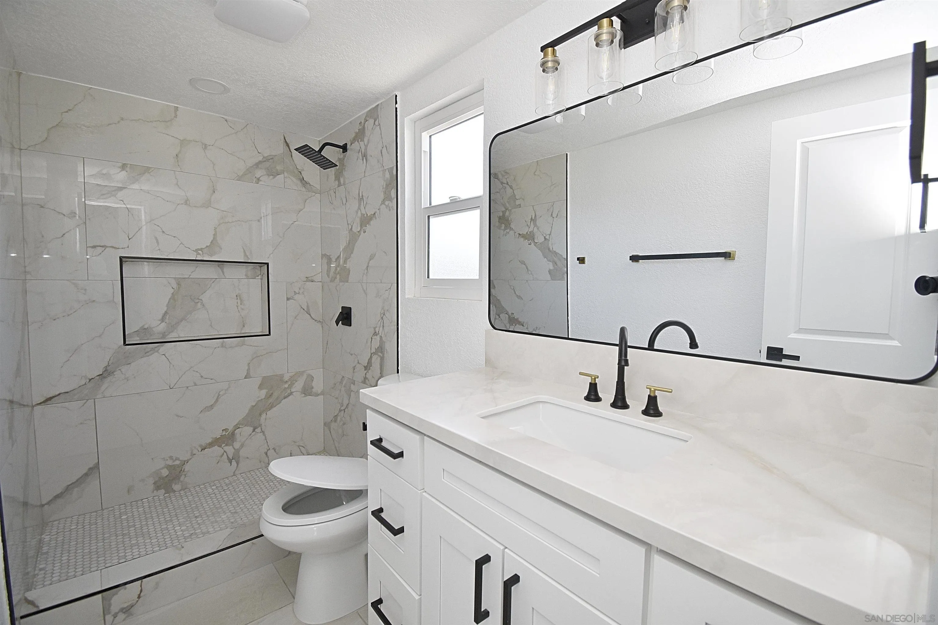 614 Sneath Way Alpine, CA 91901 - Photo 25 of 75 FULL BATHROOM DOWNSTAIRS