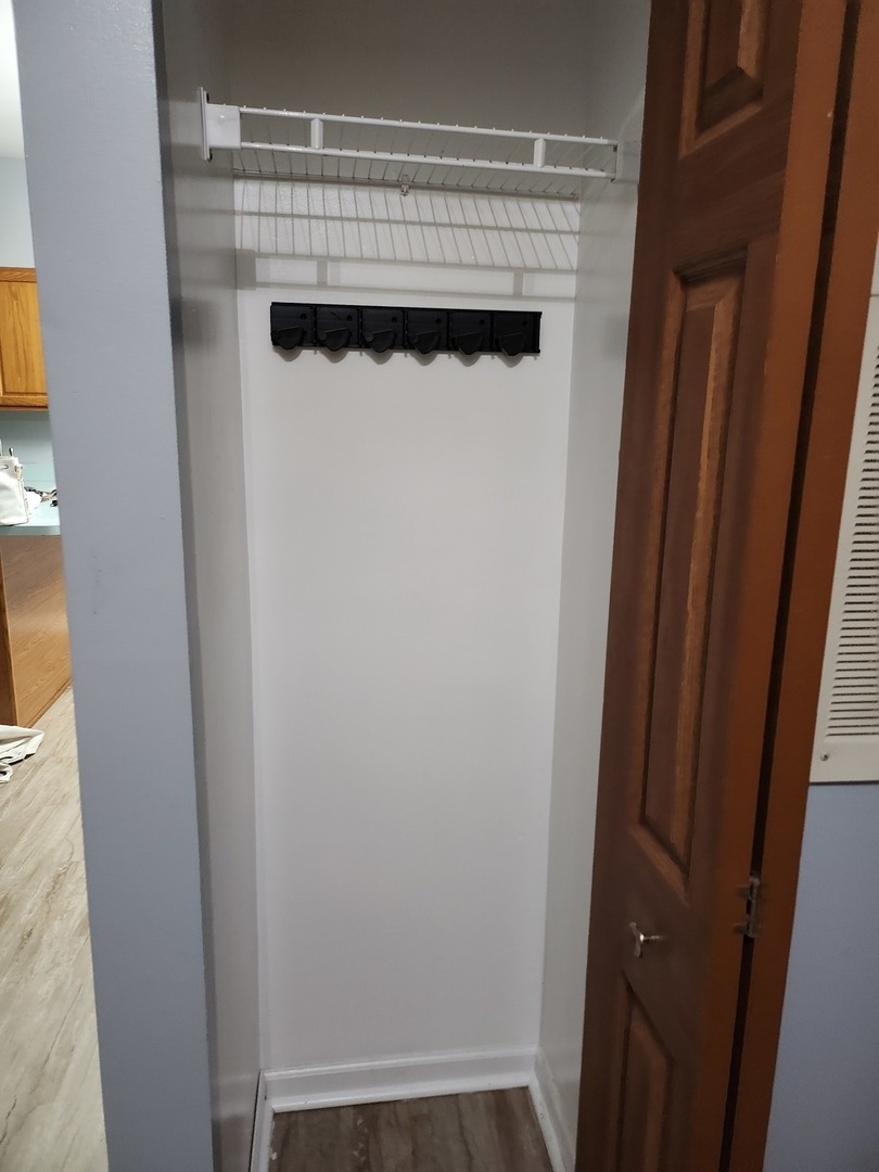 316 East Victoria Circle, Unit 316 North Aurora, IL 60542 - Photo 20 of 54 a close up view of rack