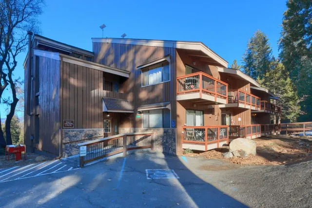$599,000 | 7540 Henness Circle, Unit B210, Yosemite West, CA 95389