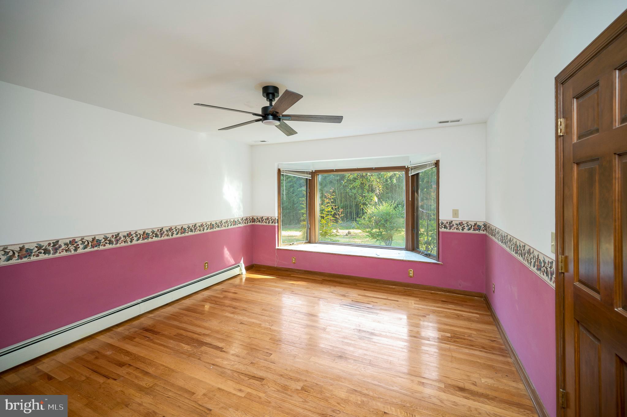 6709 Marye Road Spotsylvania, VA 22551 - Photo 24 of 73 a very nice looking room with a large window