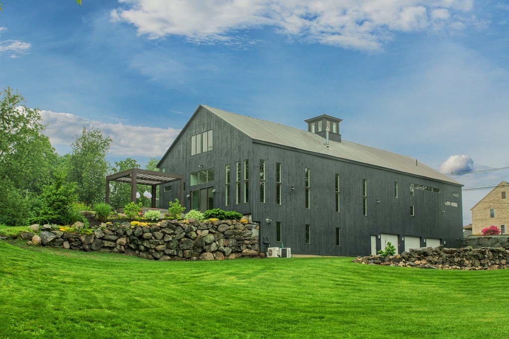 76 Heywood Road Sterling, MA 01564 - Photo 2 of 28 Gallery Image 2