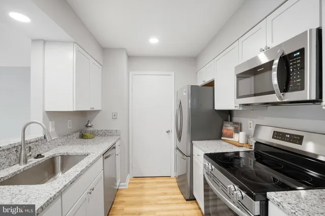 $365,000 | 7711 Lafayette Forest Drive, Unit 22, Annandale, VA 22003