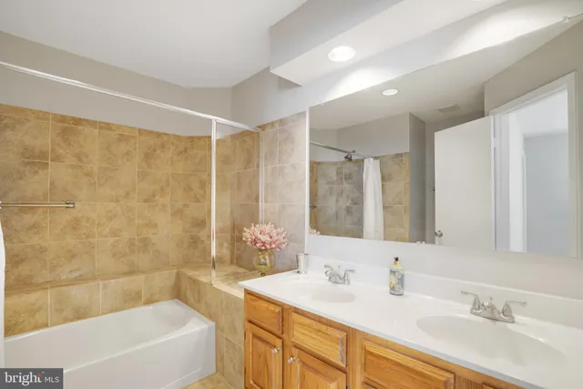 $365,000 | 7711 Lafayette Forest Drive, Unit 22, Annandale, VA 22003