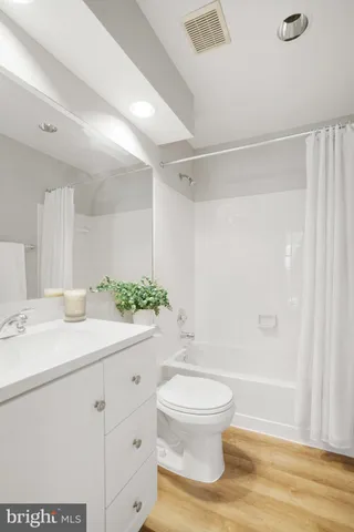 $365,000 | 7711 Lafayette Forest Drive, Unit 22, Annandale, VA 22003