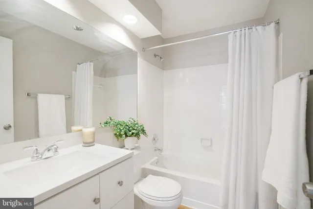 $365,000 | 7711 Lafayette Forest Drive, Unit 22, Annandale, VA 22003