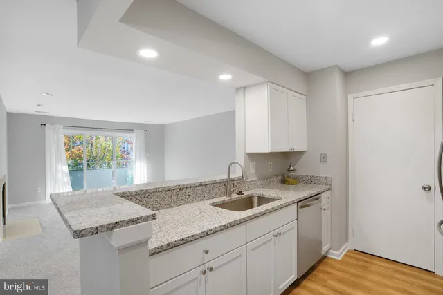 $365,000 | 7711 Lafayette Forest Drive, Unit 22, Annandale, VA 22003