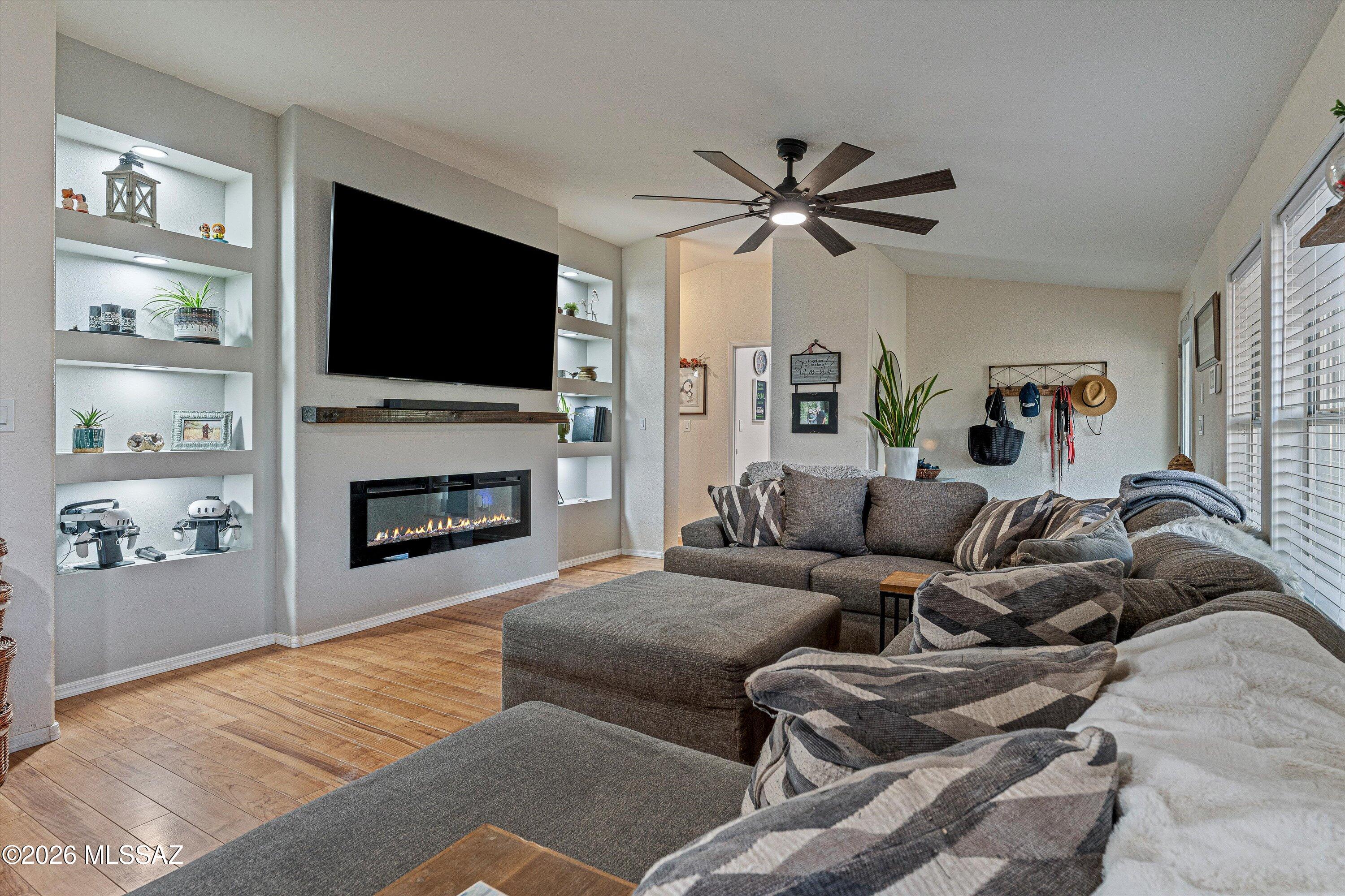16120 North Elkins Road Tucson, AZ 85739 - Photo 10 of 51 09-Living Room