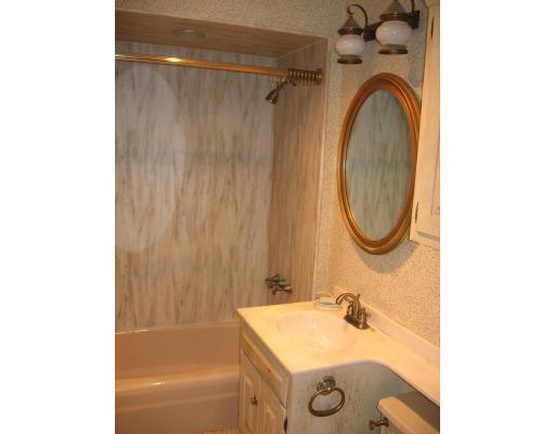 58 Surrey Road Springfield, MA 01118 - Photo 8 of 12