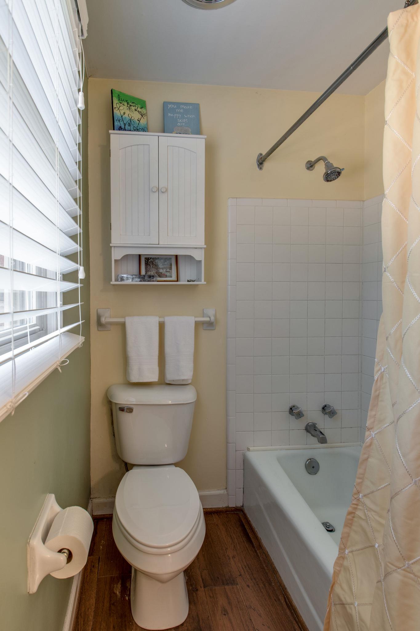 1501 Blue Springs Road Franklin, TN 37069 - Photo 21 of 30 a bathroom with a toilet a sink and bathtub
