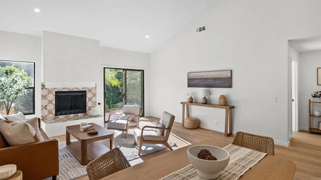 $1,149,900 | 15662 Via Calanova, San Diego, CA 92128